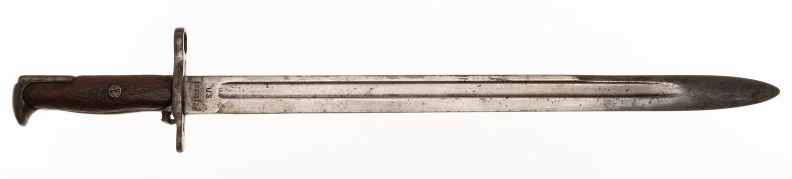 US Model 1905 Bayonet W/ Scabbard: Includes: US Model 1905 bayonet w/ scabbard Marked: "S A / Flaming Bomb / 1919" on left side of blade "US / 1099112" on right side Blade length: 16" Overall length: 22" Conditi