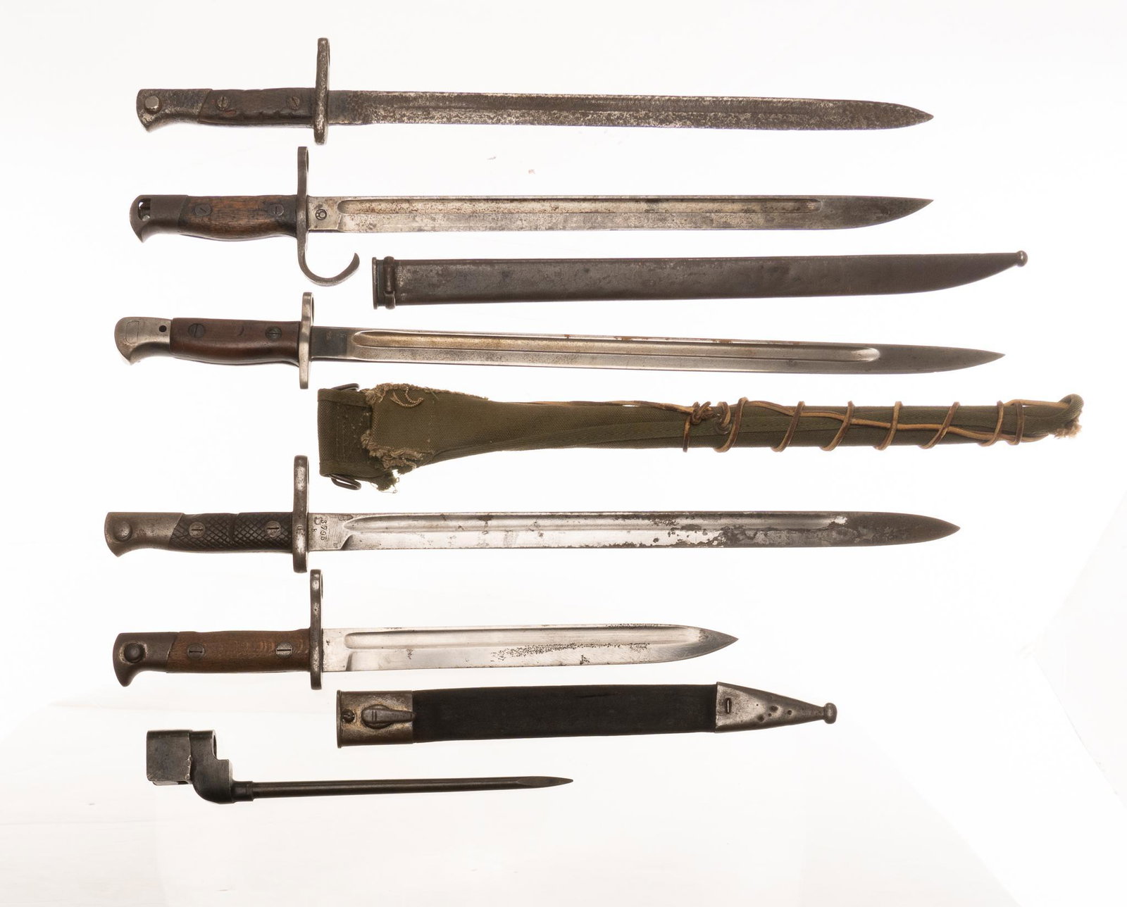 Collection of 6 Misc. Bayonets: Spain, Britain, Japan, Germany: Includes: - 2 x Spanish M1913 Bayonets marked: Artilleria / FCA Nacional / Toldeo -British No. 4 Mk. II marked: P.S.K. -British Pattern 1907 Bayonet w/ canvas she