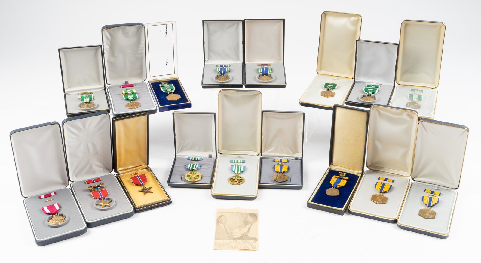 Collection of 17 Misc. U.S. Meritorious Service Medals: Includes: -6 x Army Commendation Medals for Merit -2 x Army Achievement Medals -2 x Joint Service Commendation Medals for Merit -2 x Bronze Star Medals -1 x Meritorious Service Medal -3 x Air Force Co