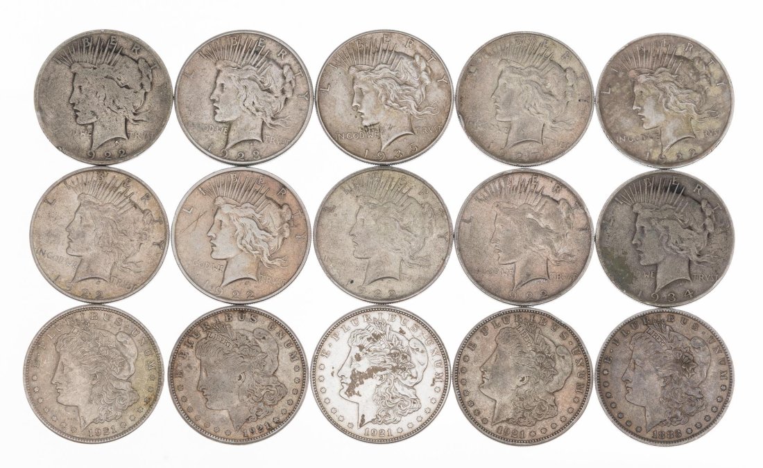 Collection of 15 Morgan & Peace Silver Dollars: Includes: -10 Peace silver dollars -5 Morgan silver dollars Provenance: A San Antonio, Texas estate We will happily provide seamless shipping services on this lot. Please email us at shipping@vogtauct