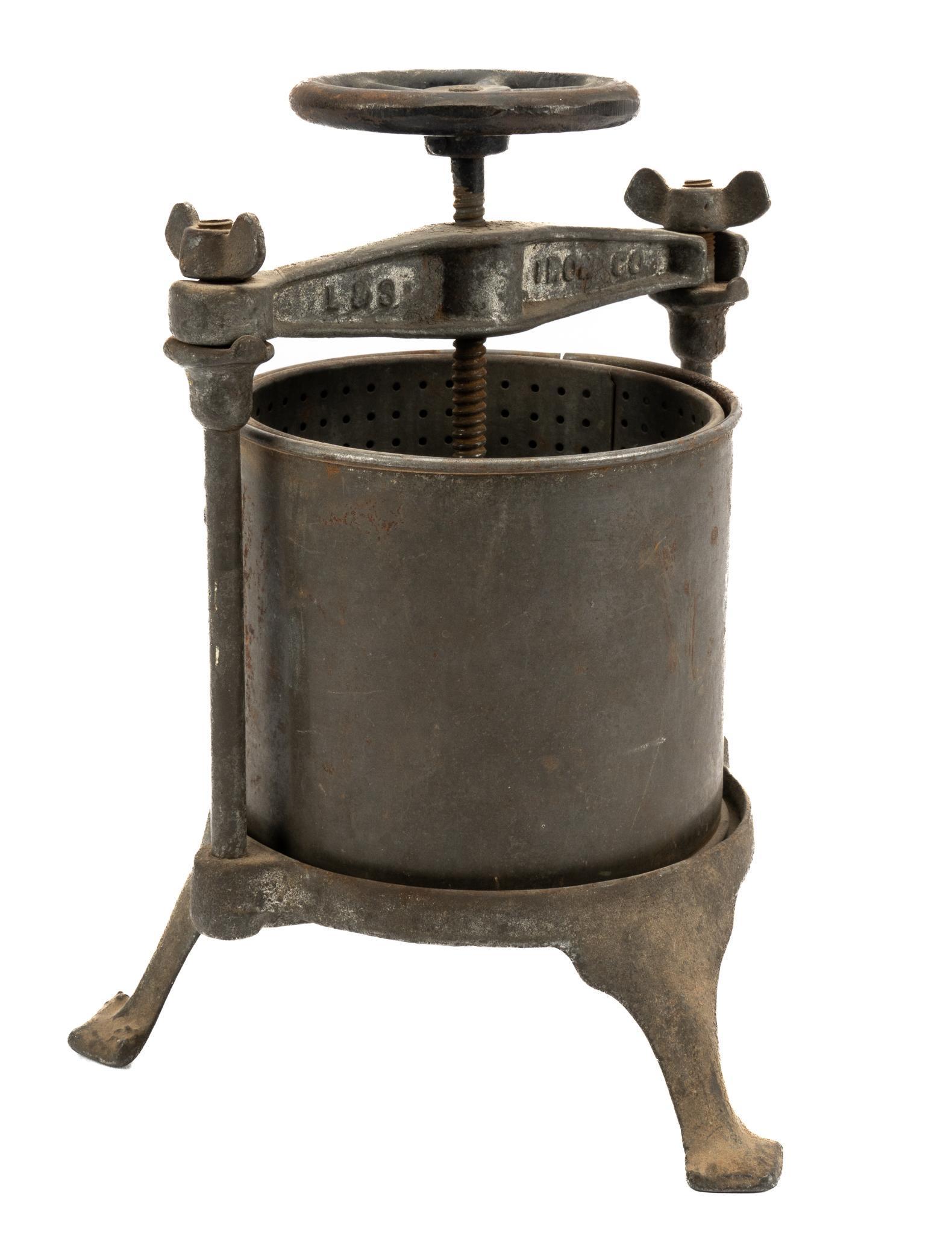 Brighton No. 2 Cast Iron Fruit Press (1 of 6)