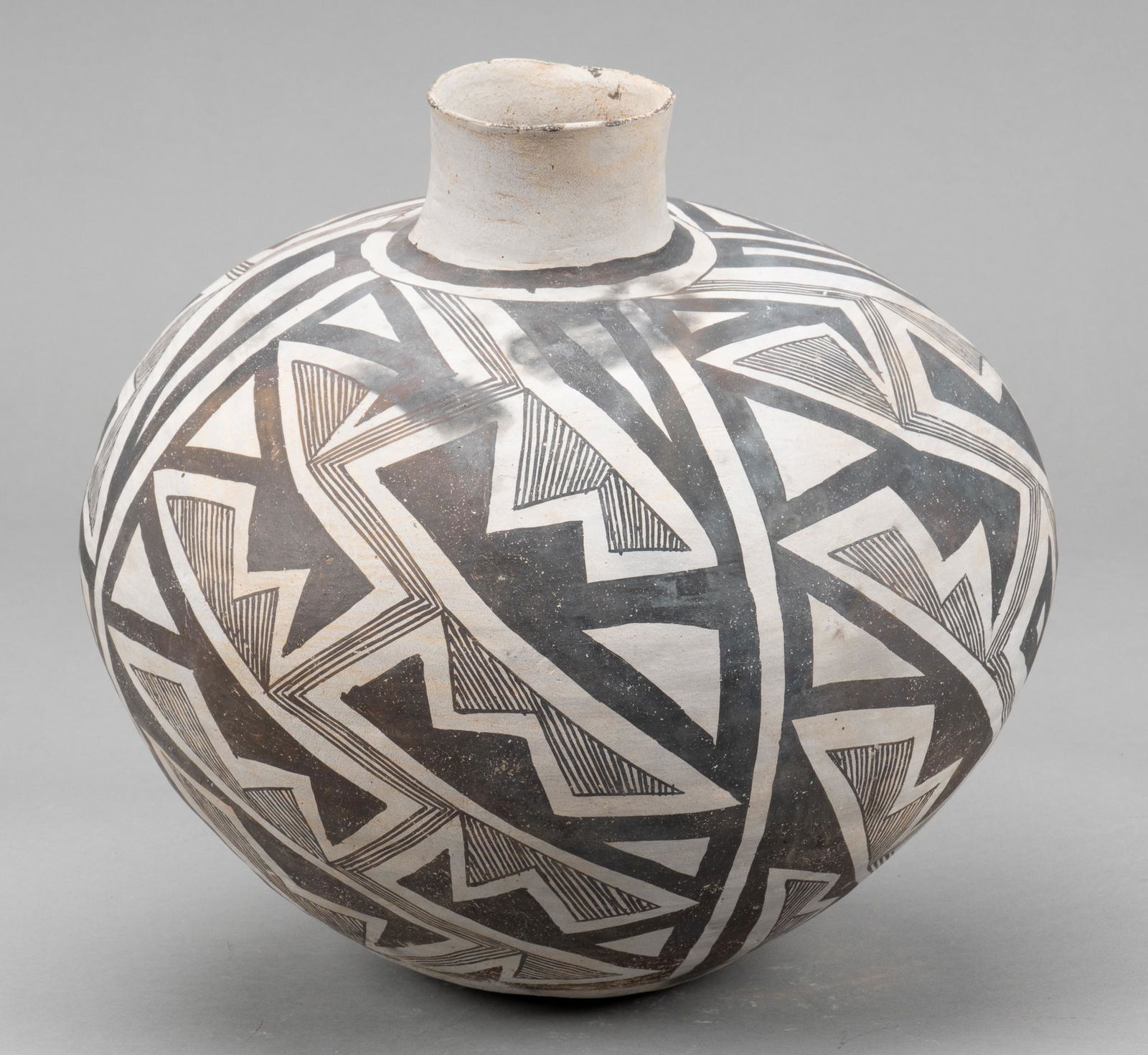 Acoma (Acoma Pueblo, NM) Pottery Vase (1 of 4)