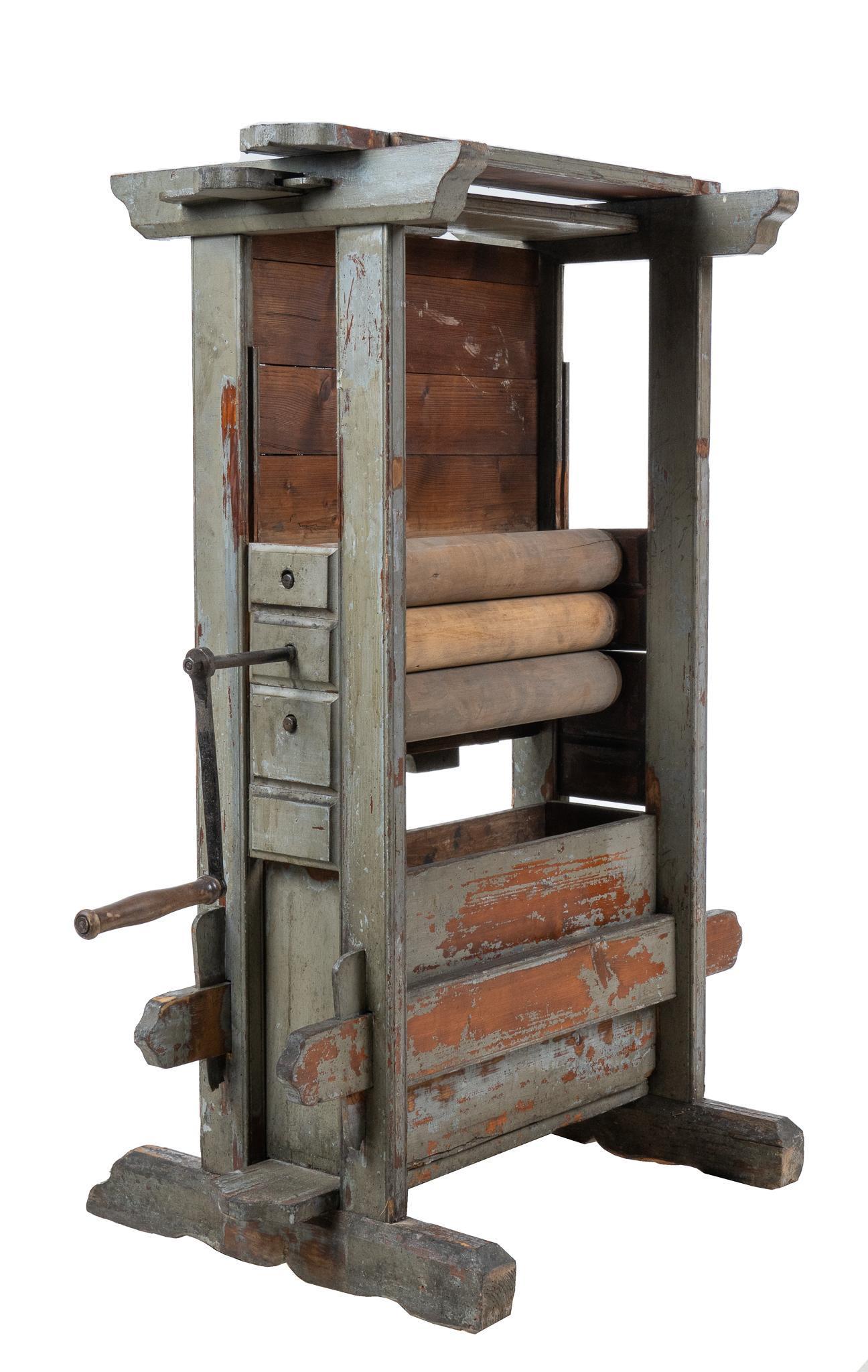 Large Vintage Clothes Wringer (1 of 5)