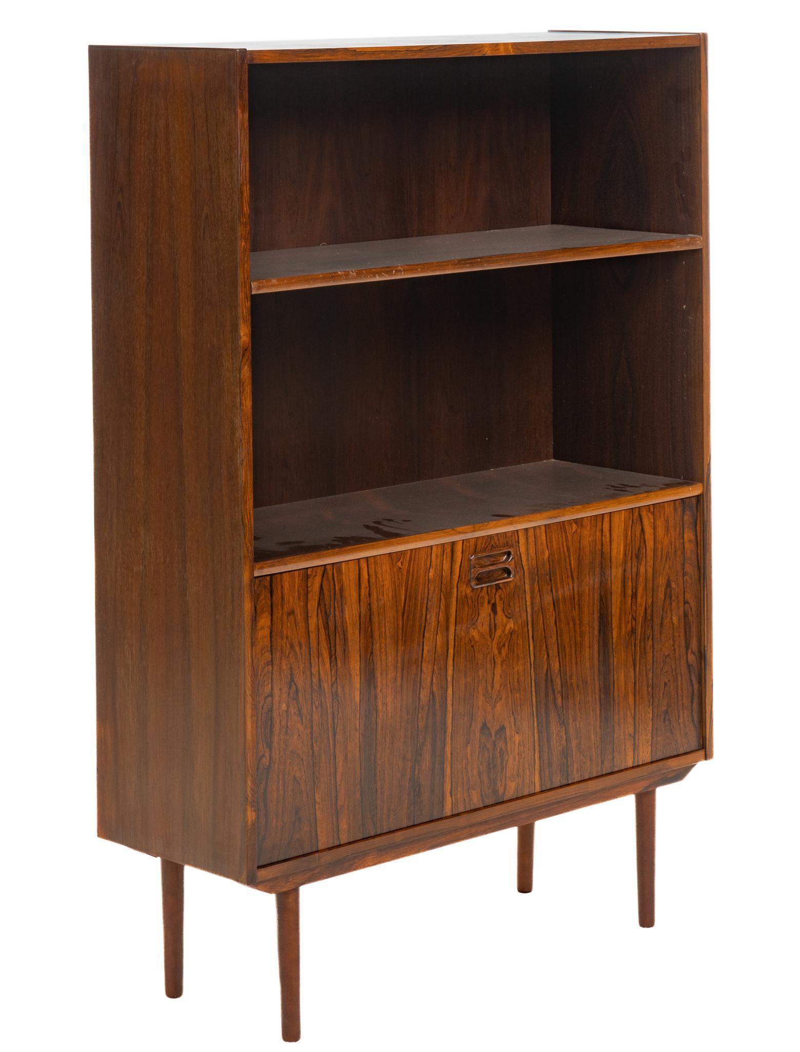 Mid-Century Bookshelf (1 of 5)