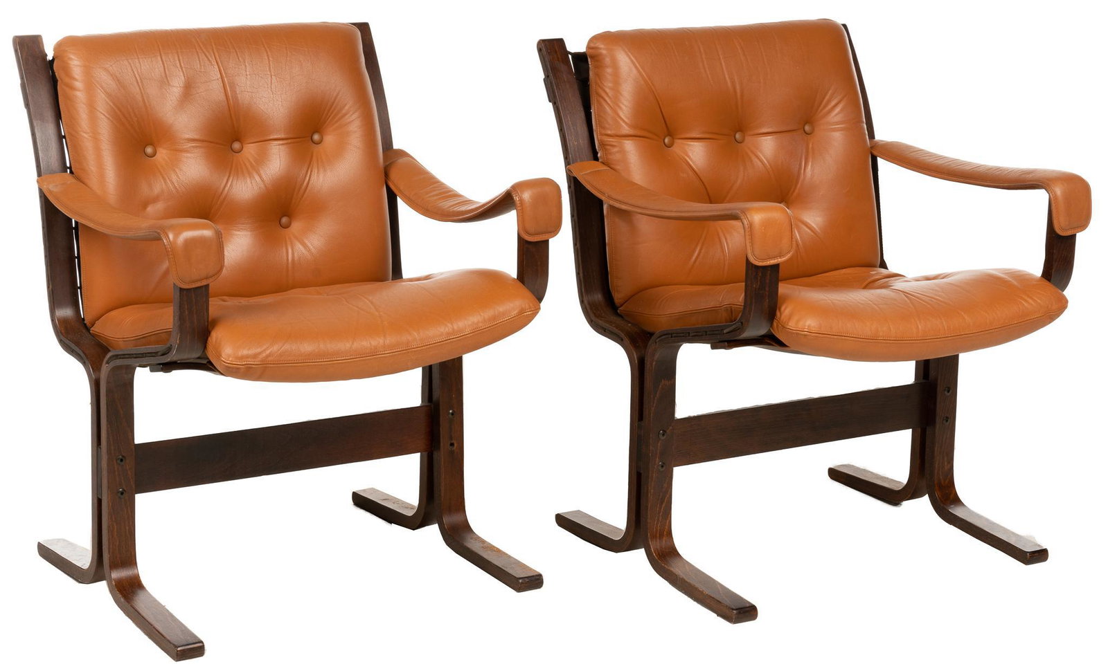 Pair of Mid-Century Siesta Chairs: Pair of Mid-Century siesta chairs in the style of Ingmar Relling for Westnofa (Denmark), with tufted leather upholstery, removable back cushion, supported on bentwood frame, ending in stretchered legs