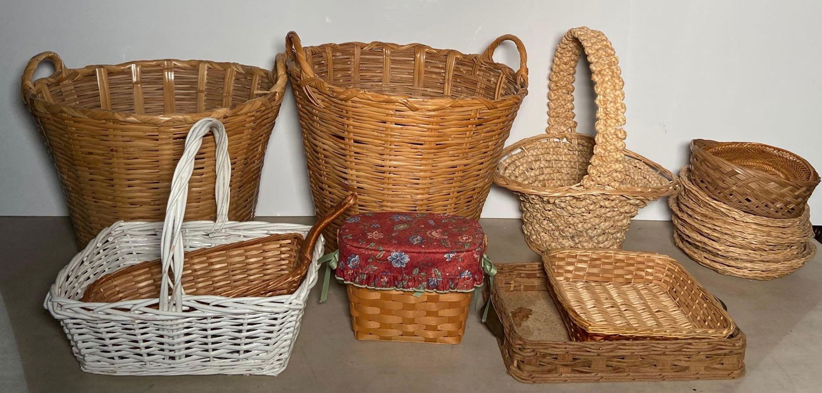 Lot of Wicker Baskets (1 of 1)