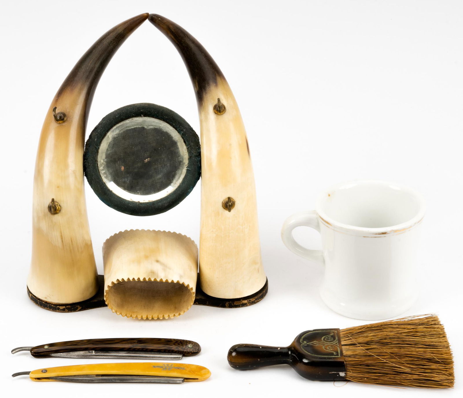 Steer Horn Shaving Mirror with Accessories (1 of 4)