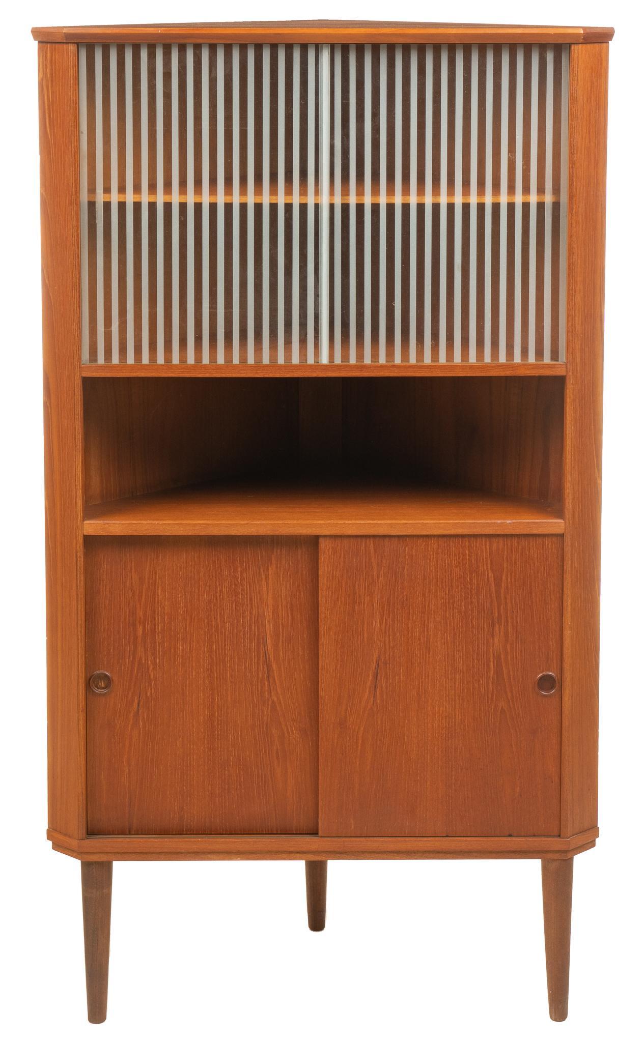 Danish Mid-Century Corner Cabinet: Danish Mid-Century corner cabinet, with sliding glass doors, opening to two interior shelves, above open storage niche, two sliding doors, opening to two interior shelves, rising on pin legs height