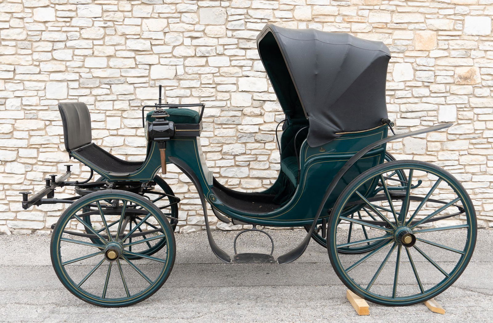 19th C. Thorn Norwich Restored Carriage (1 of 12)