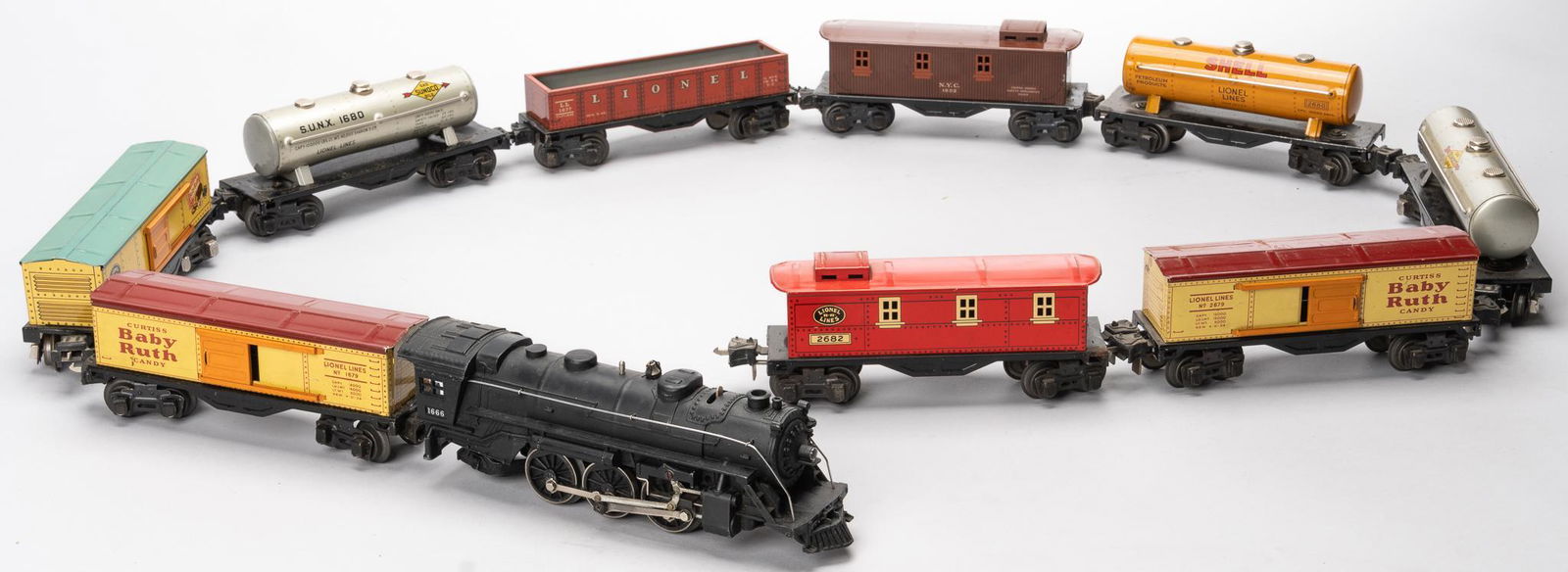 Lot of Vintage Lionel 1600 Series Trains (1 of 18)