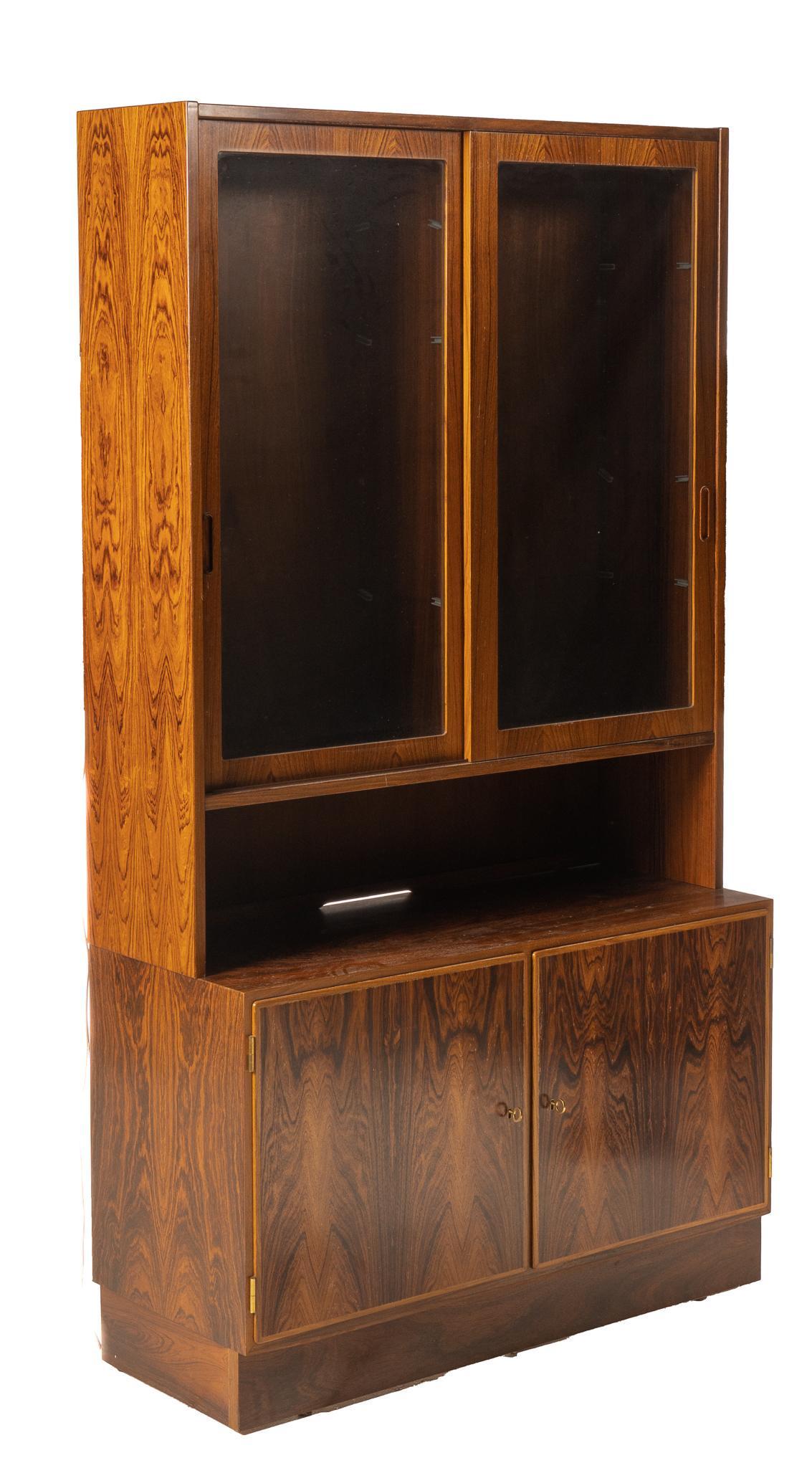 Mid-Century Hundevad (DNK) Lighted Display Shelf (1 of 6)