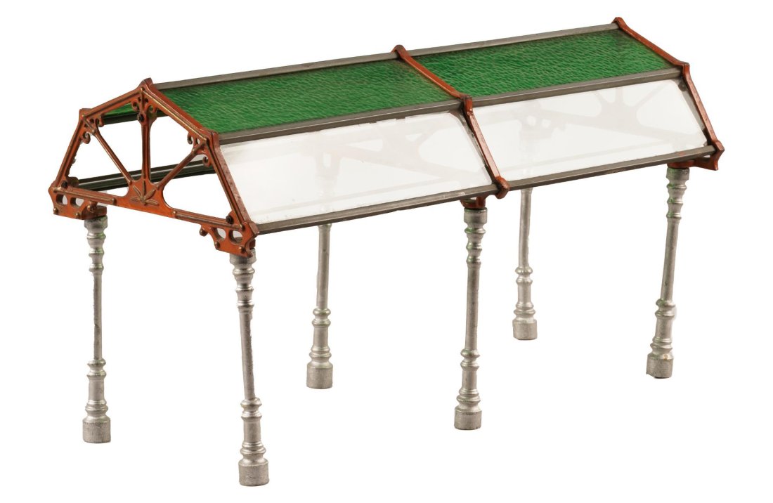 Ives No.121 Glass Dome Train Platform (1 of 4)