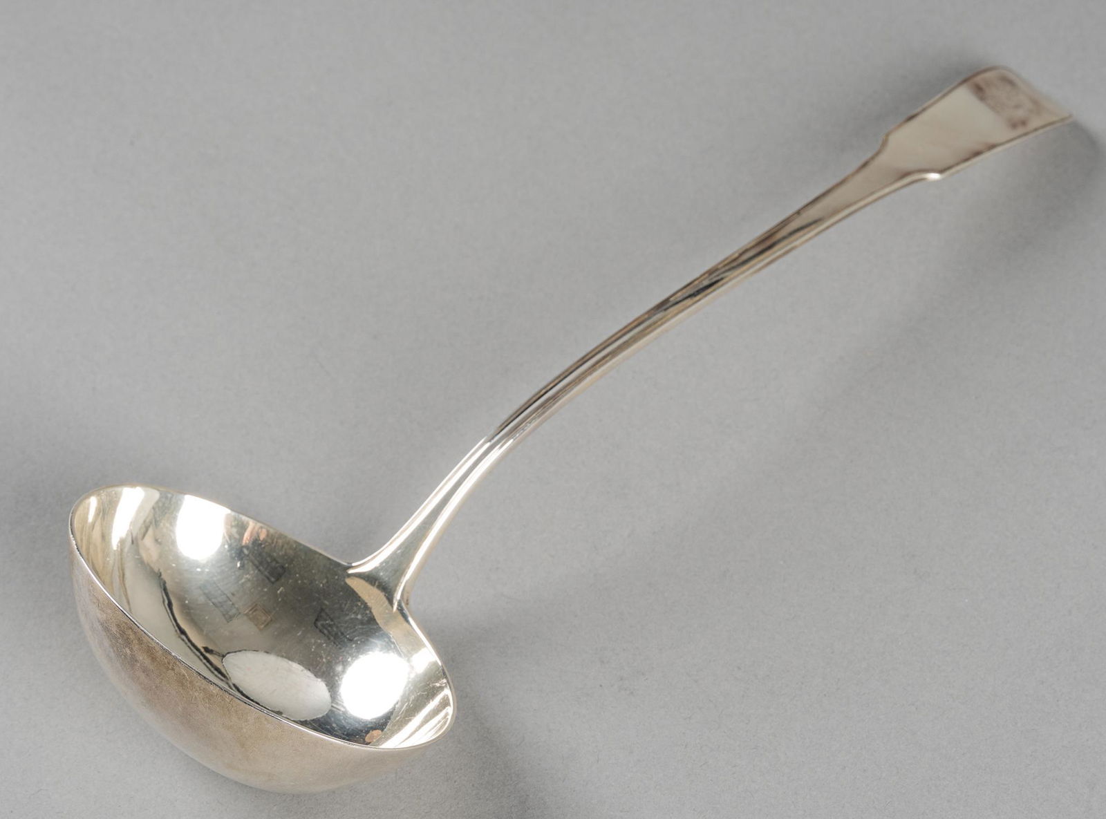 Antique Sterling Silver George Smith and William Fearn Ladle: Antique sterling silver George Smith and William Fearn ladle, featuring lion engraved handle, marked total weight: 6.72 ozt length 13 in. Provenance: A Fair Oaks Ranch, Texas collection We happil