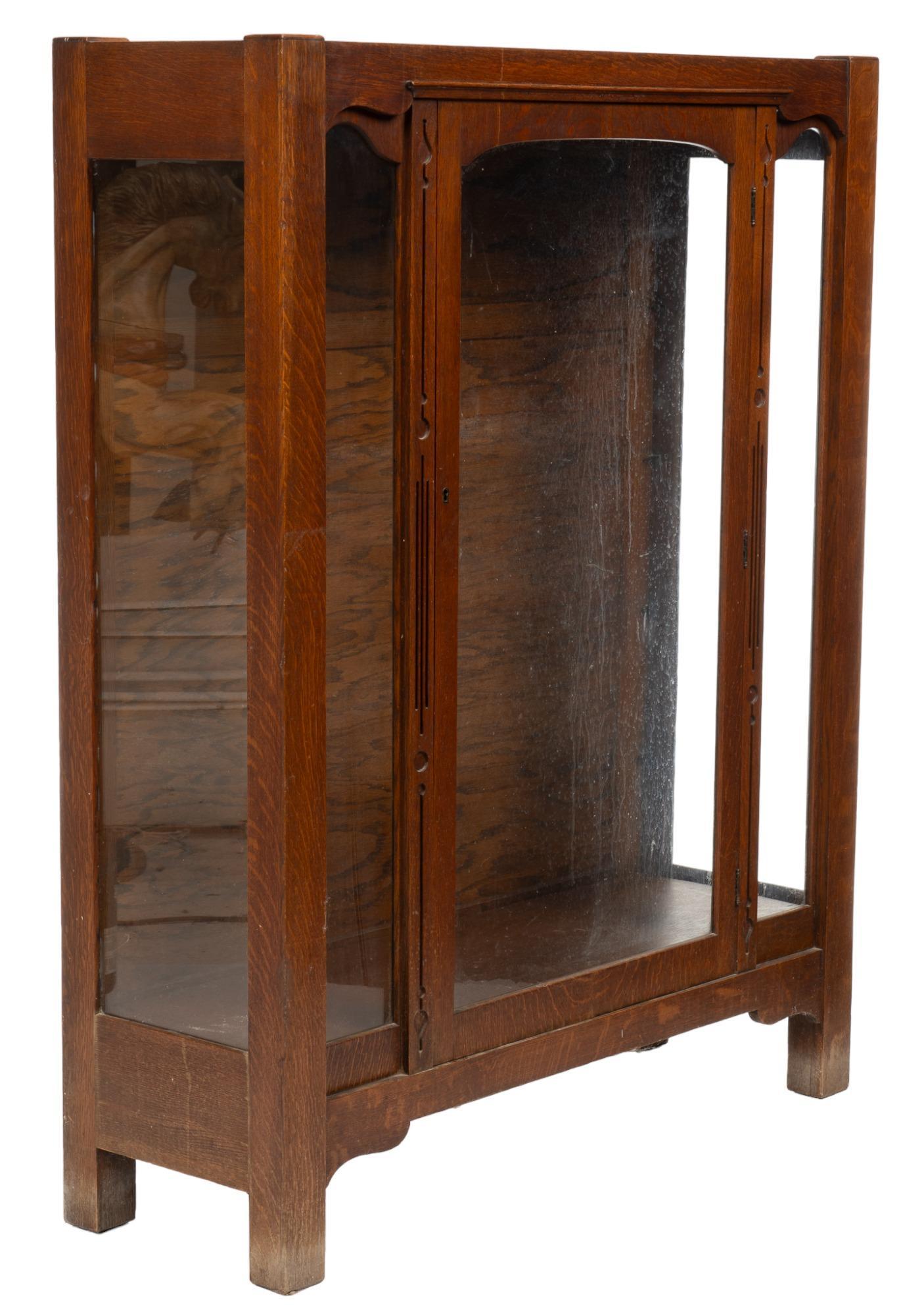 Vintage Display Cabinet (1 of 7)