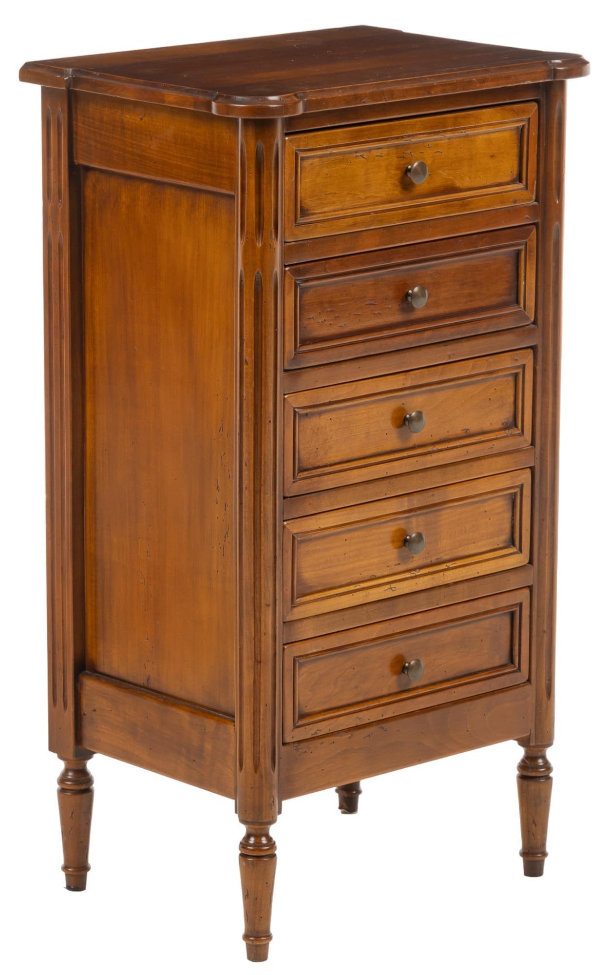 Chest of Drawers (1 of 6)