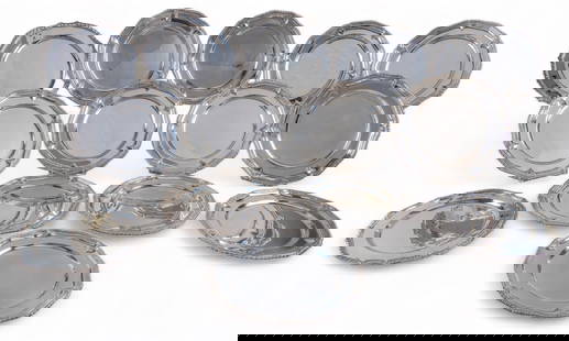 Vintage Mexican Sterling Silver Dinner Plates (14): Conquistador Company (Mexico City, Mexico) set of 14 matching sterling silver dinner plates or chargers featuring wide fluted borders with gadroon edge around inset well diameter 11 1/8 in. total wei