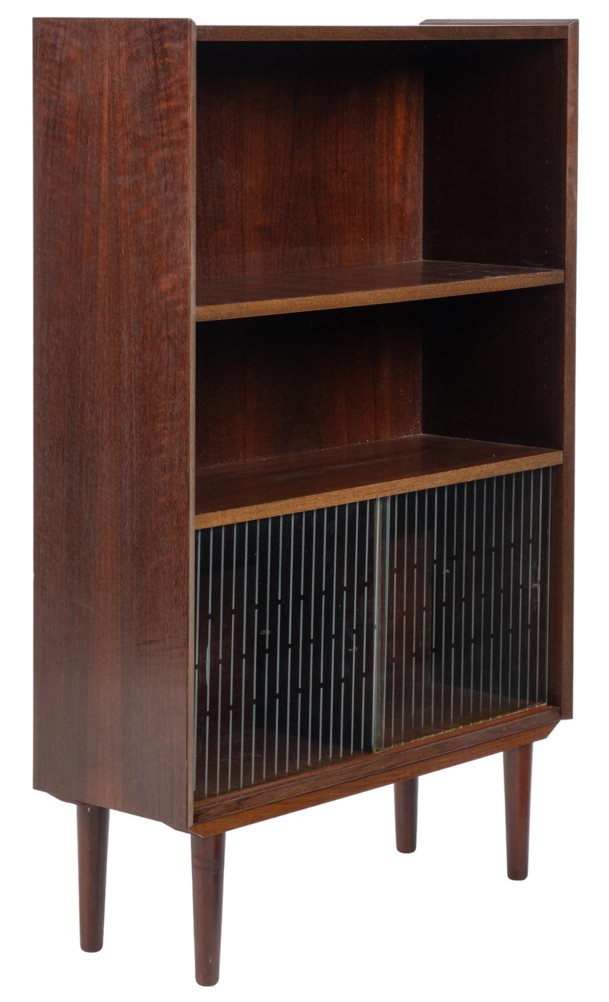 Sigfred Omann (DNK) Mid-Century Bookshelf (1 of 6)