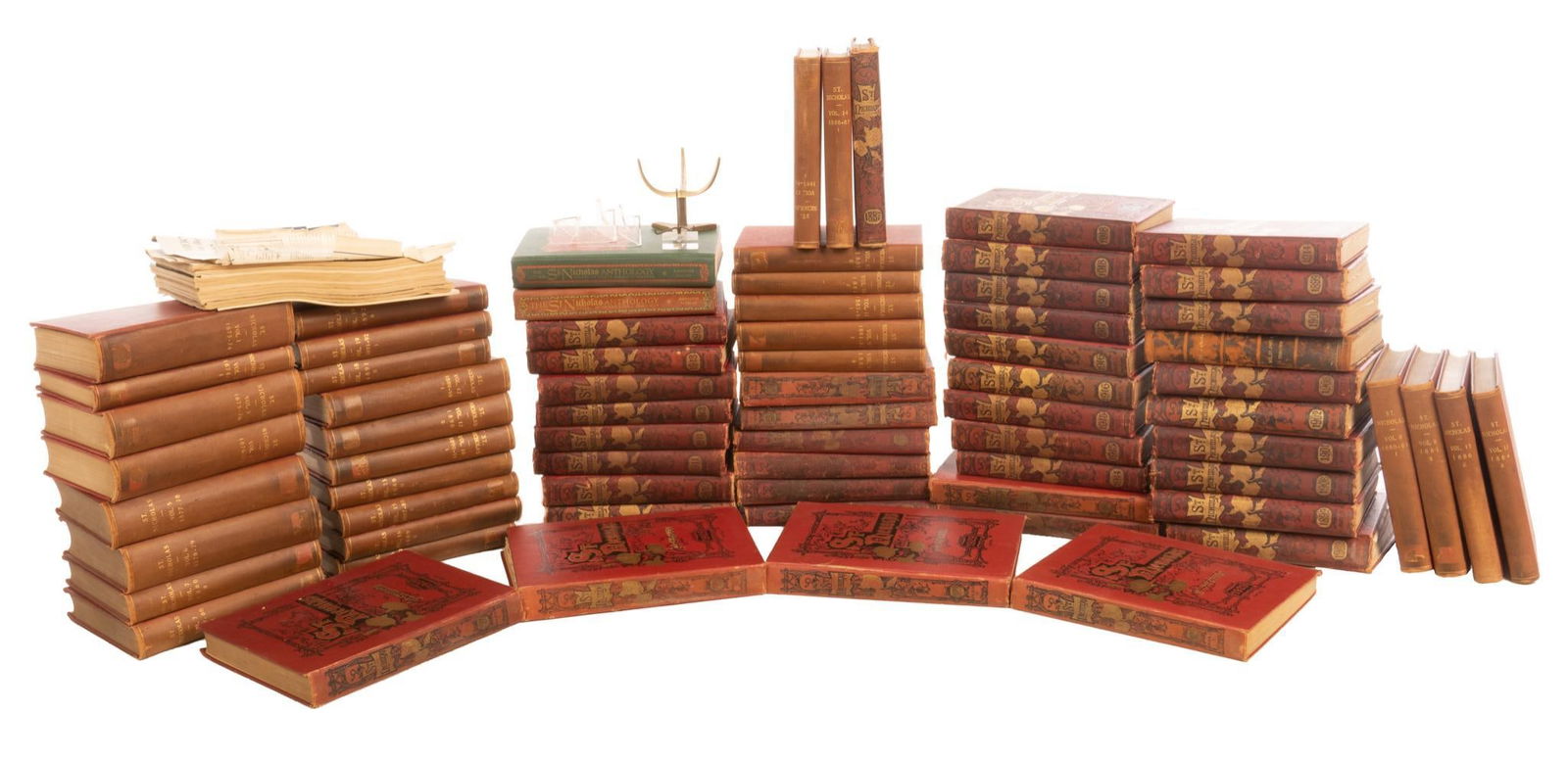 Large Collection of Vintage Books (1 of 5)