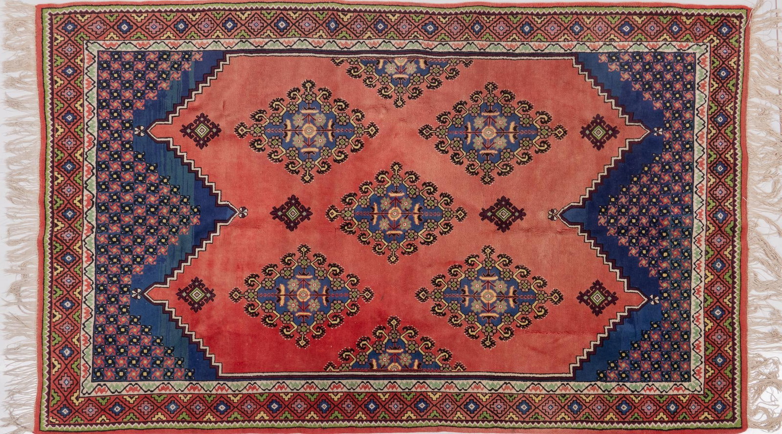 Handwoven Estate Rug, 8 ft. 7 in. x 5 ft. 2 in.: Handwoven estate rug 8 ft. 7 in. x 5 ft. 2 in. Shipping available for this lot through our partner 4CL; please request a shipping quote at shipping@vogtauction.com or 210-971-5750. You may also op