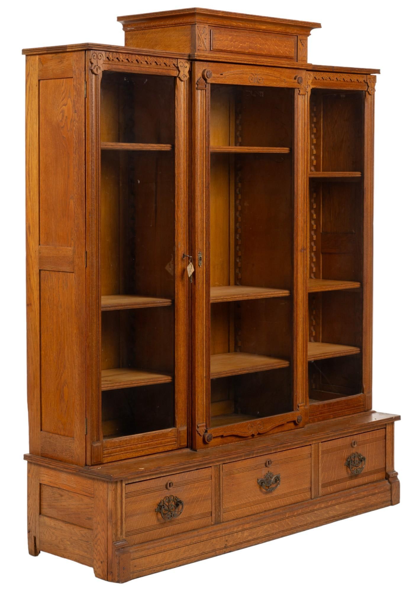 Vintage Wooden Cabinet (1 of 8)