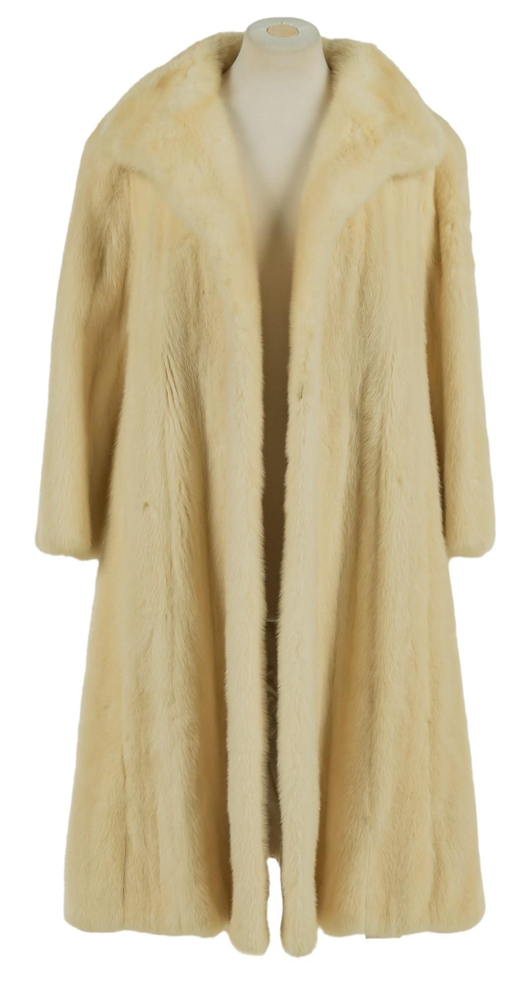 Vikki Carr | Golden Pearl Mink Fur Coat (1 of 14)