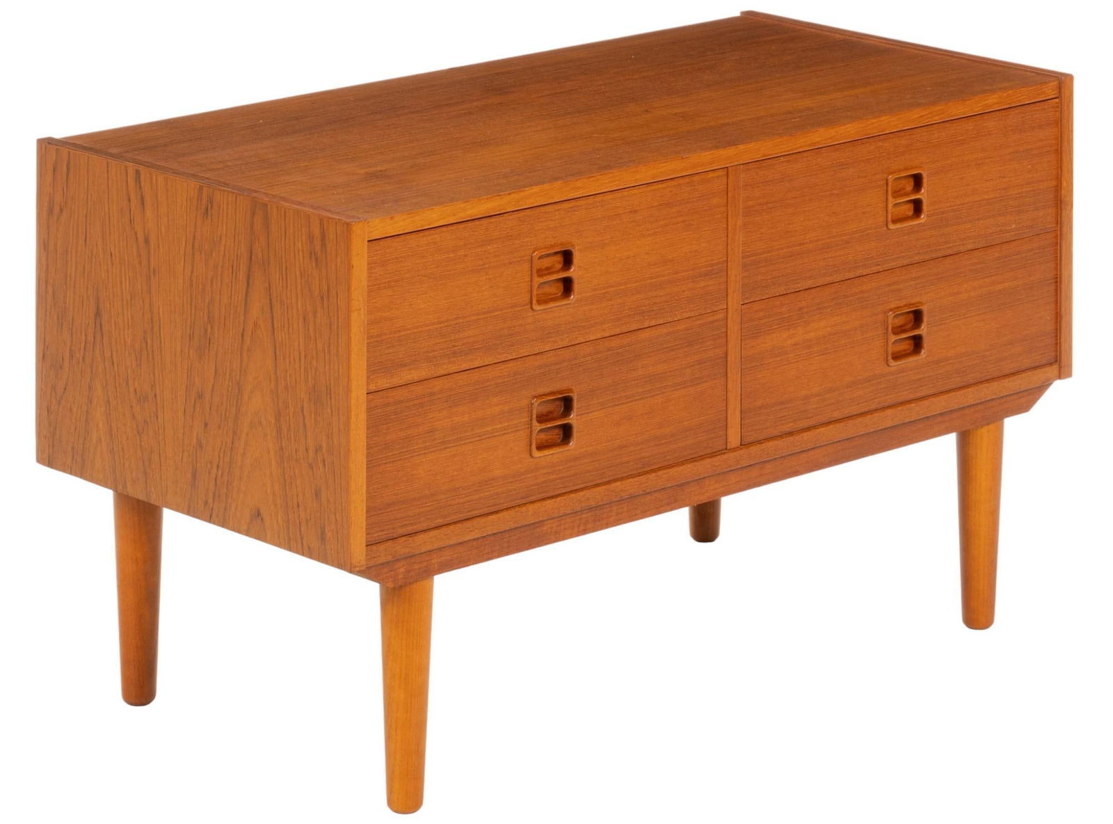 Small Danish Mid-Century Chest of Drawers (1 of 8)