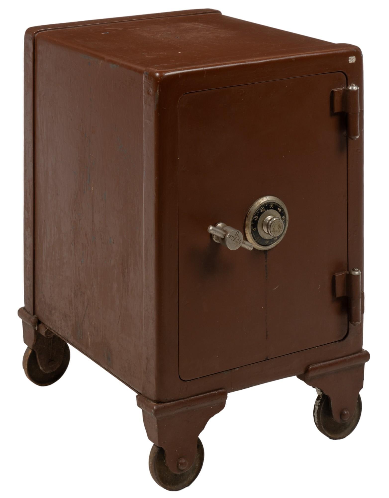 Small Metal Safe (1 of 8)