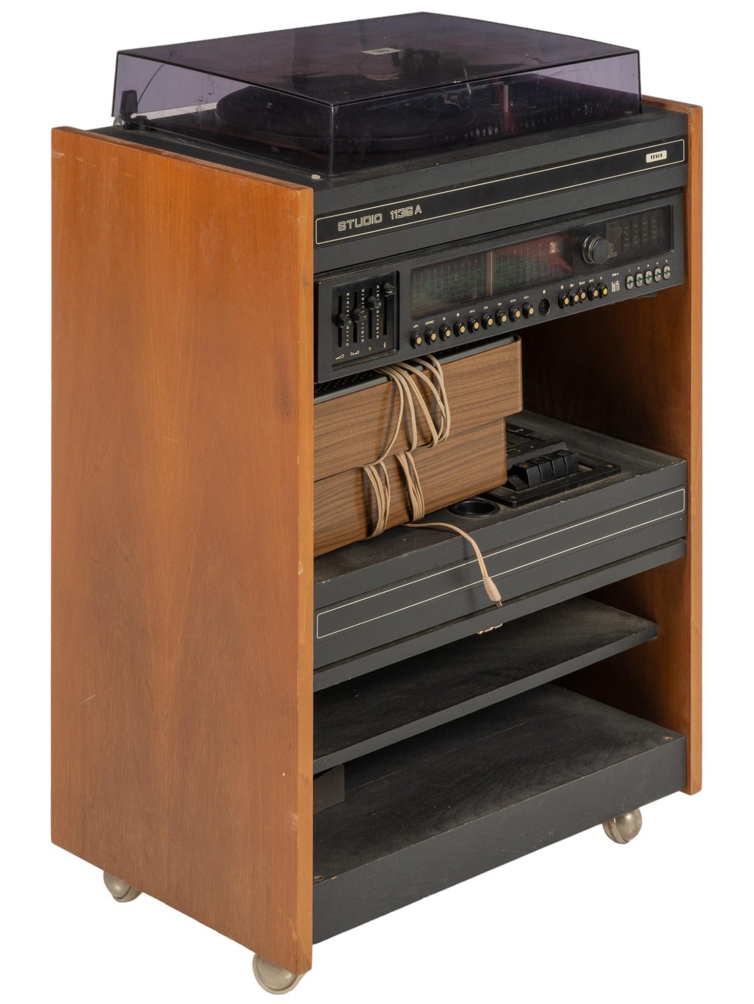 Tesla Record Player (1 of 7)