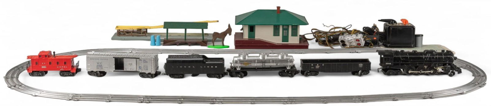 Lionel 1950s O-Gauge Model Train Set (1 of 12)