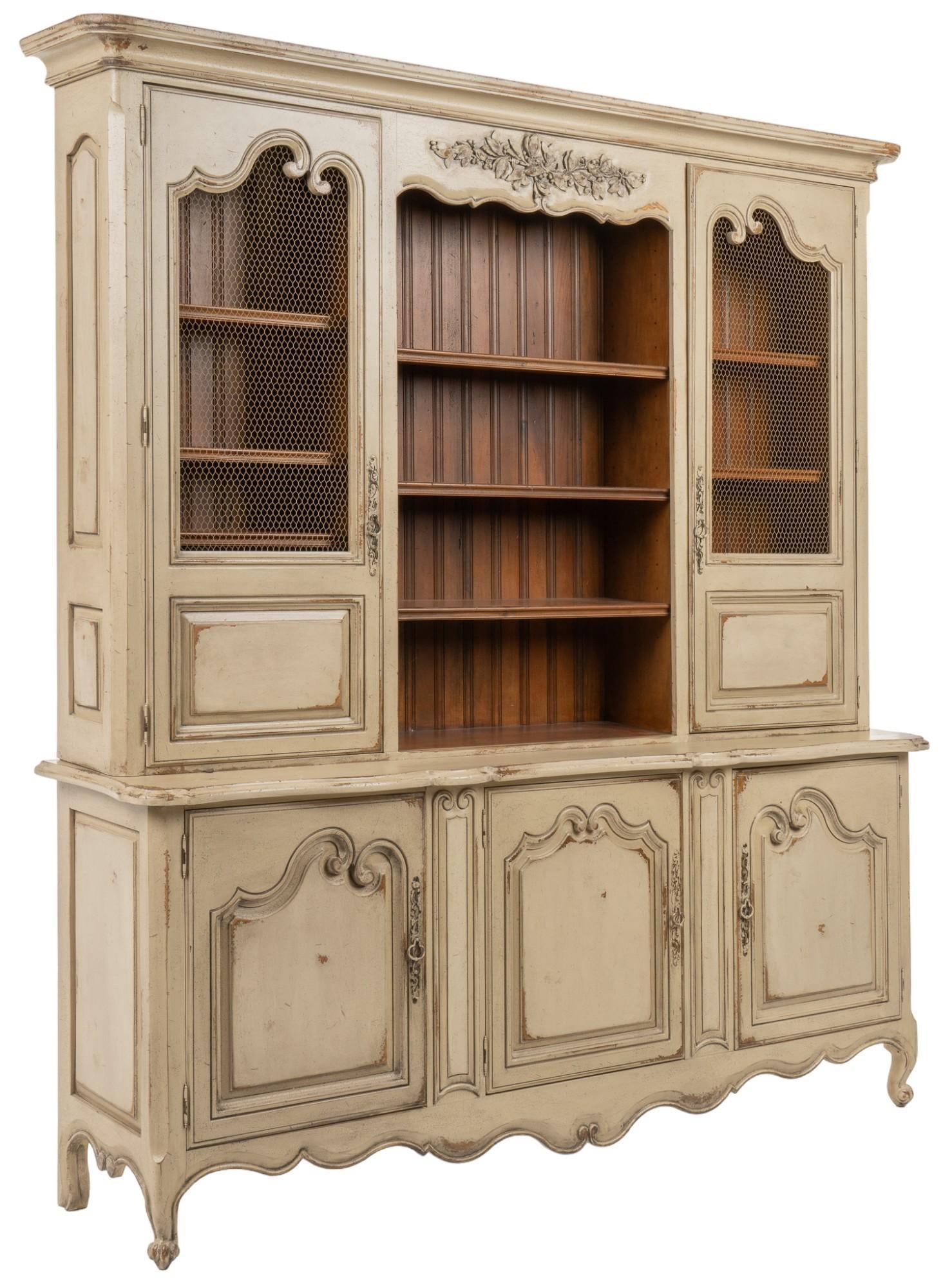 Habersham (USA) French Provincial Hutch Cabinet (1 of 11)