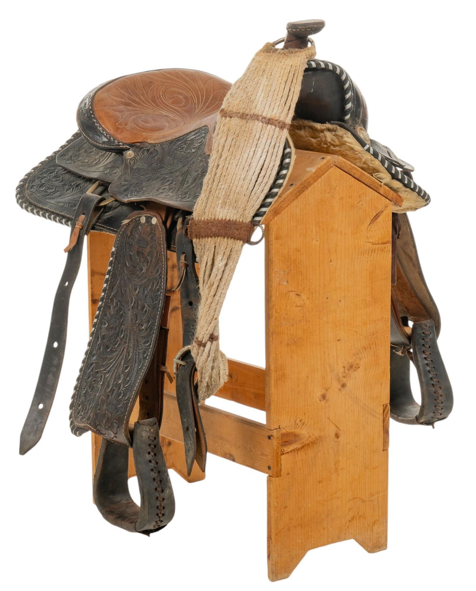 Tooled Horse Saddle (1 of 13)