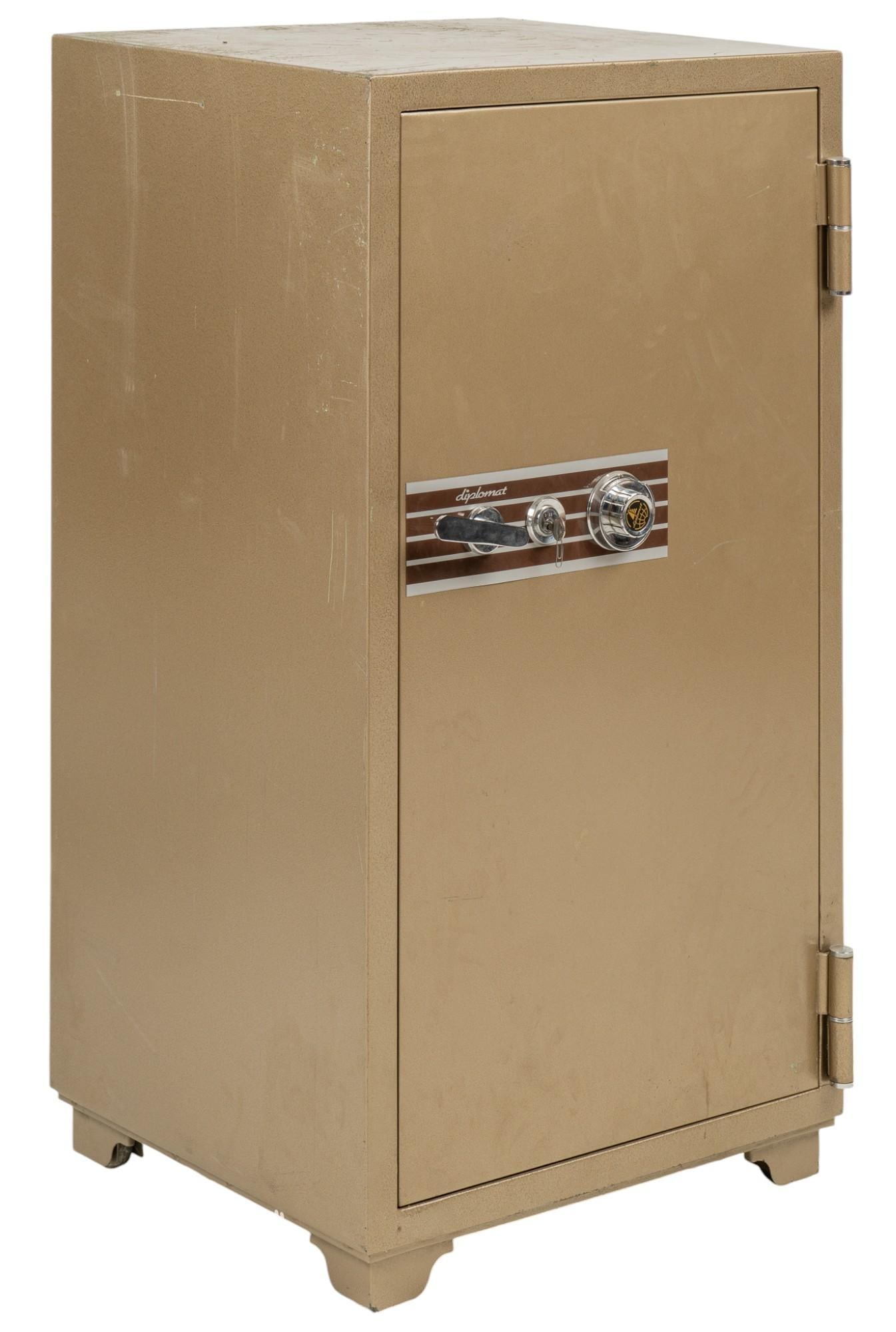 Diplomat Safe (1 of 7)