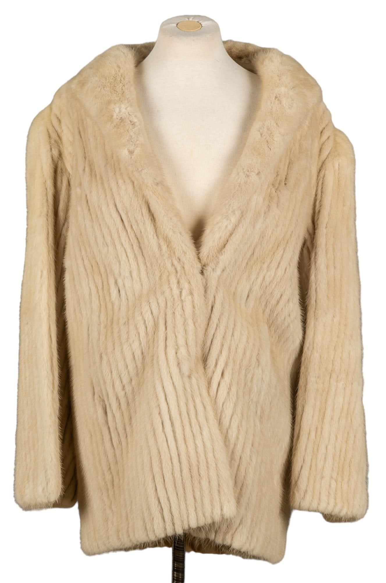 Chudiks (ENG) Mink Coat (1 of 7)