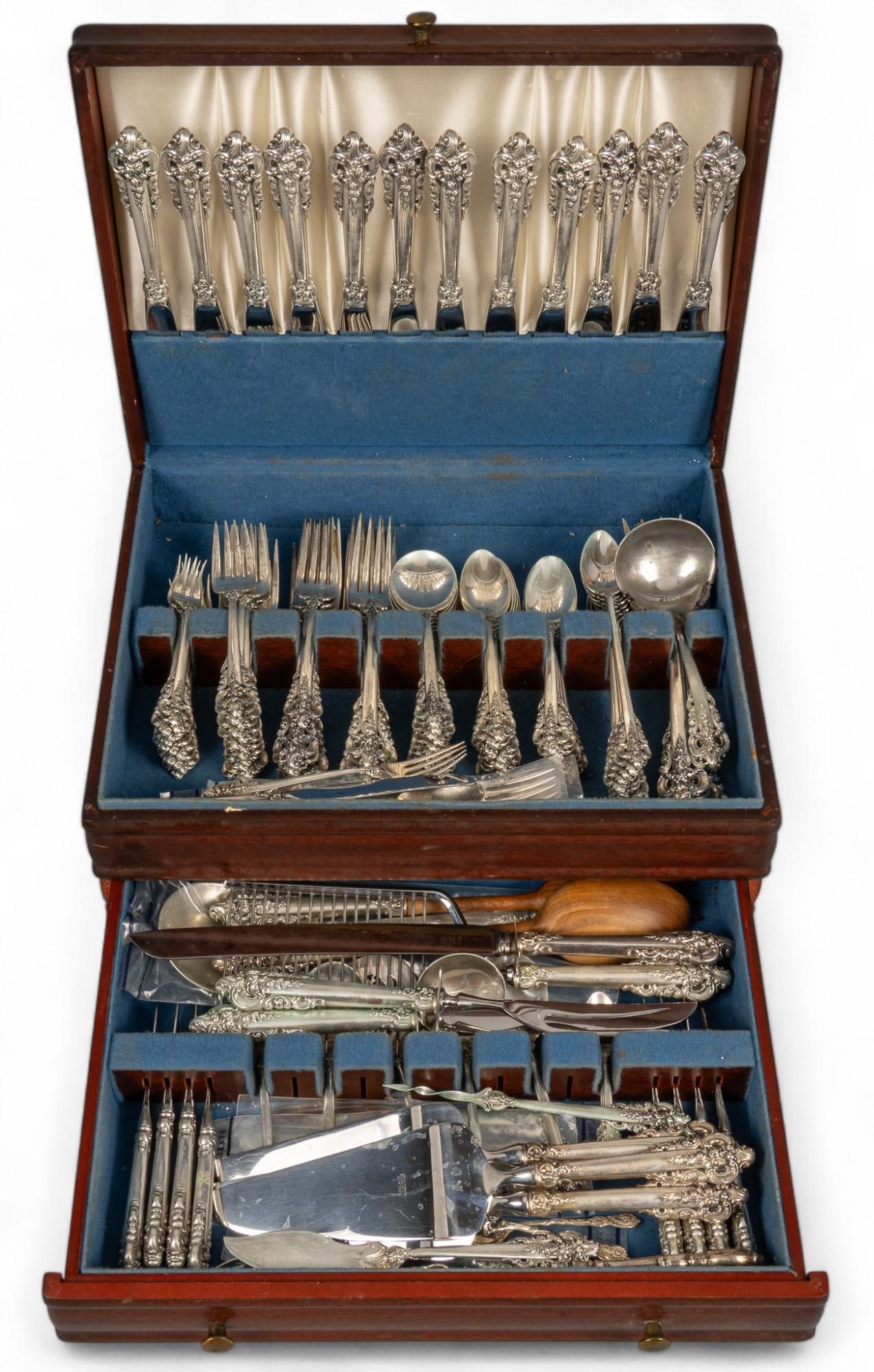 "Grande Baroque" By Wallace Silversmiths Sterling Silver Flatware set: "Grand Baroque" by Wallace Silversmiths sterling silver flatware set of 134 pc, service for 12, no monogram or removal Includes: 12 dinner knives 9 3/4 in. 13 dinner forks 8 in. 16 luncheon