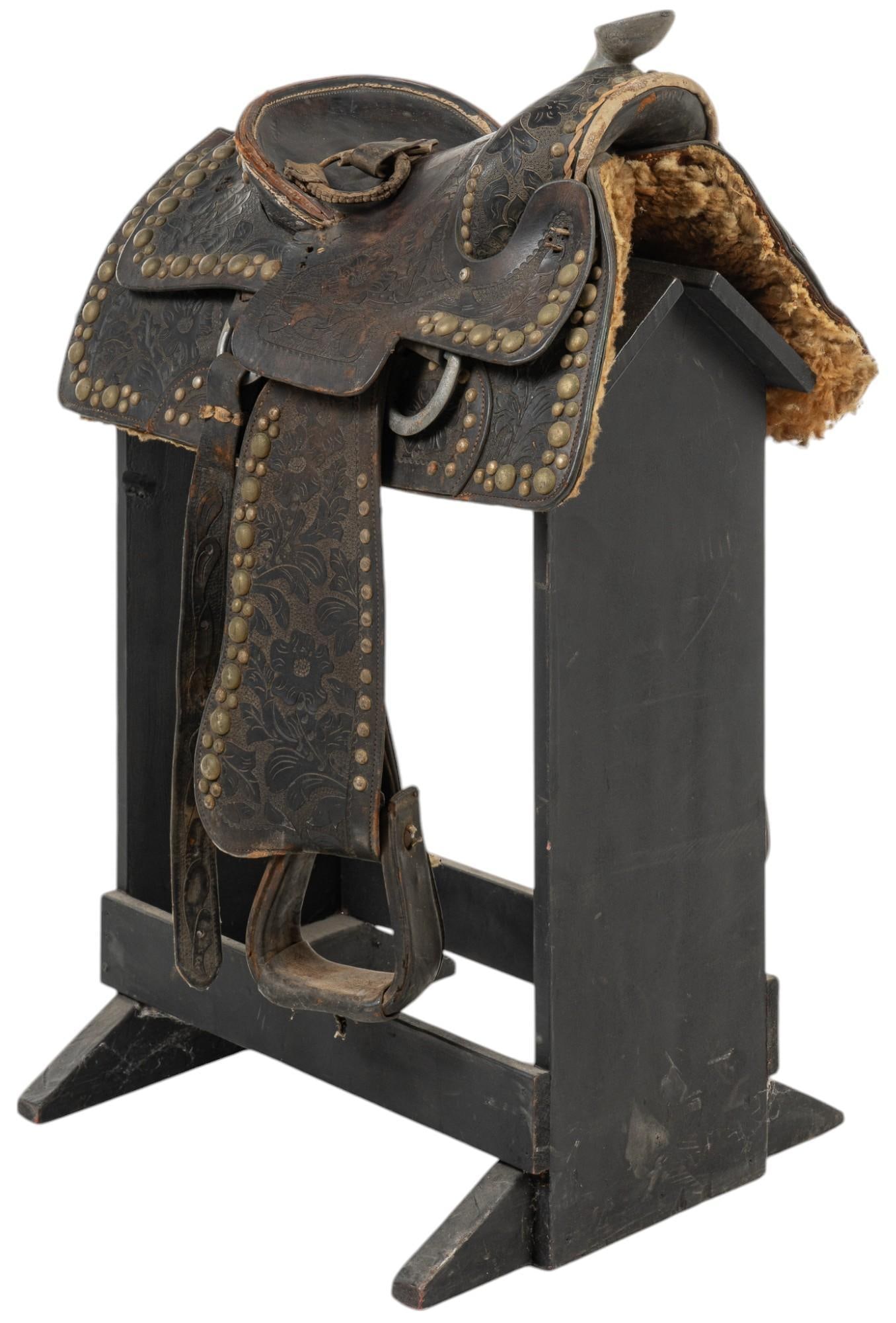 1940s Walter Newell Saddlery (USA) Saddle (1 of 9)