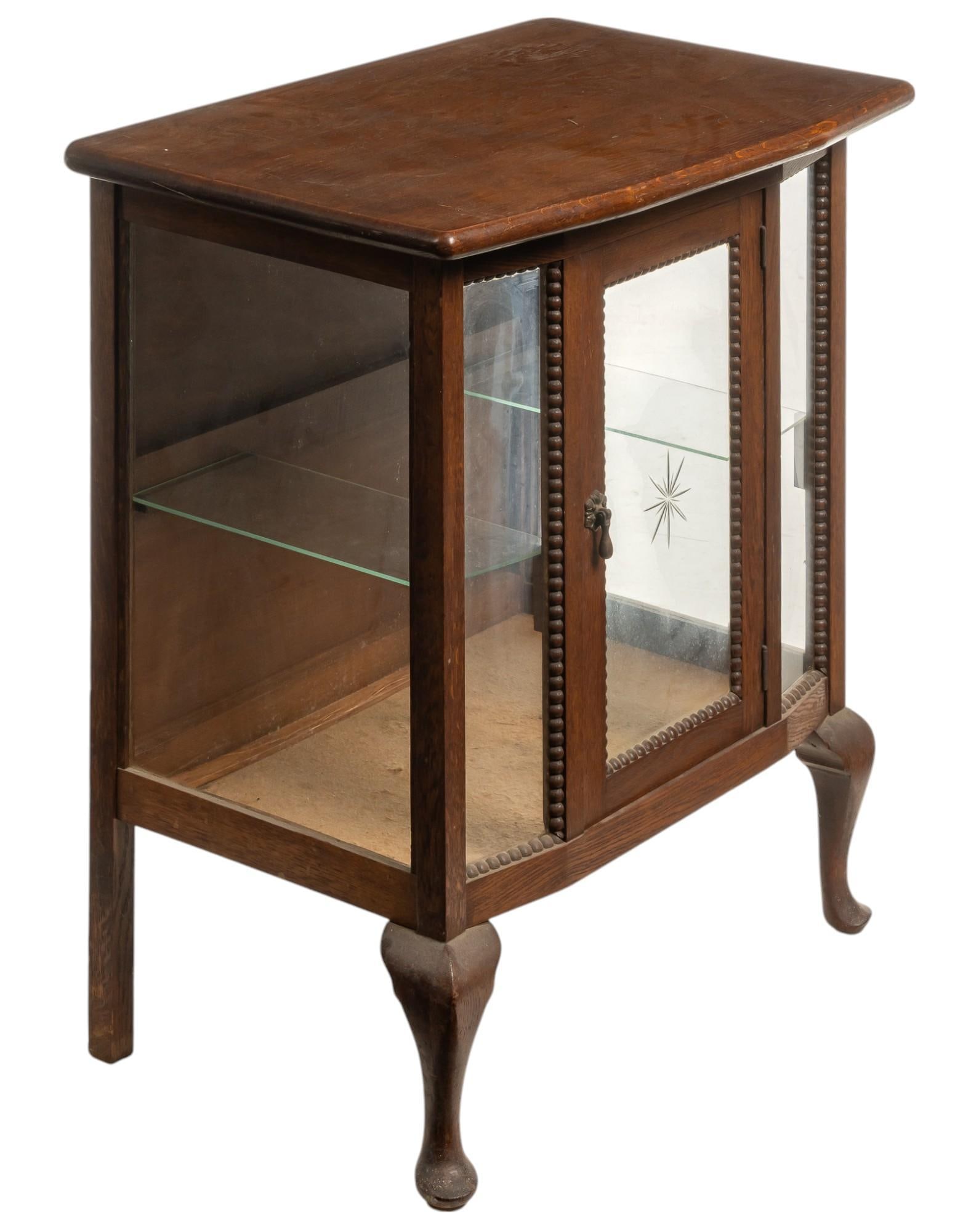 Vintage Vitrine (1 of 7)