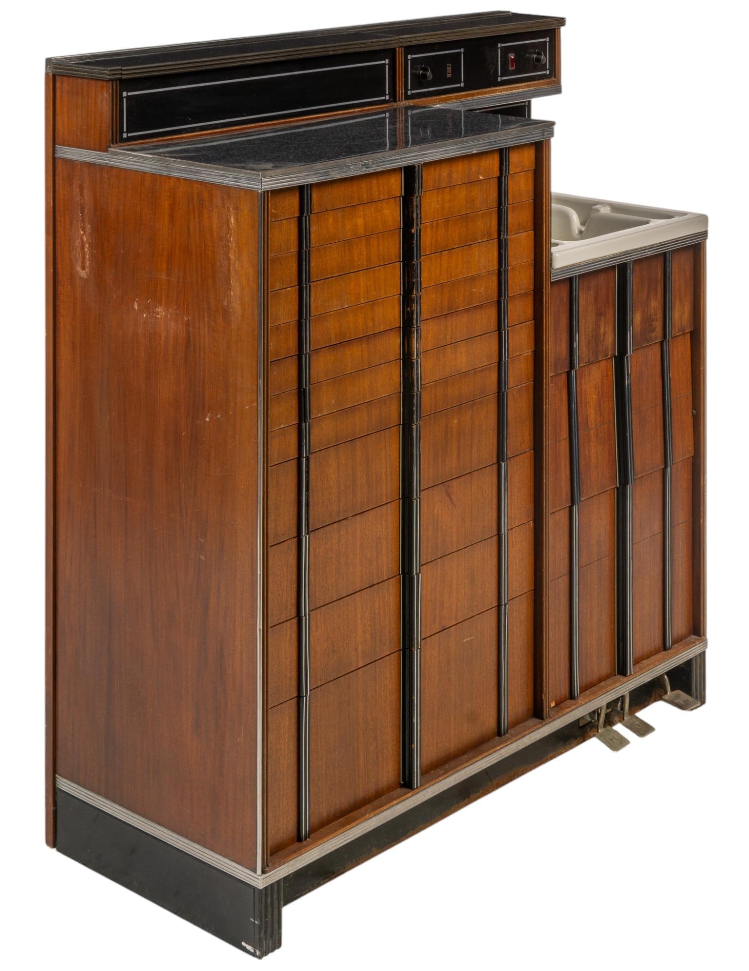 The American Cabinet Co. Dental Cabinet (1 of 10)