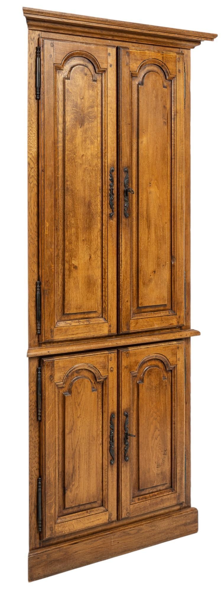 French Renaissance Style Corner Cabinet (1 of 11)