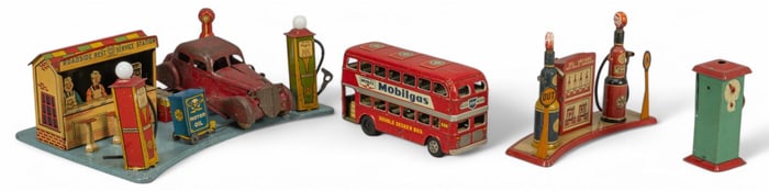 Louis Marx (USA) Road Service Station with Gas Station Accessories