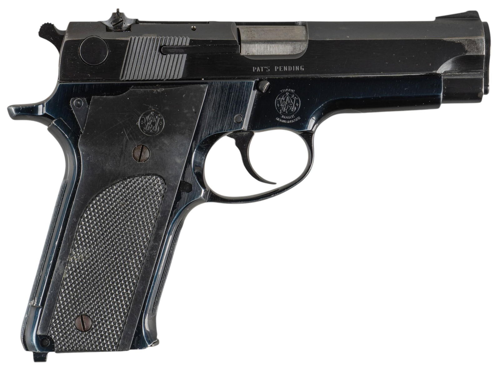 Smith & Wesson Model 59 9mm Semi-Auto Pistol: Serial: A331384 Manufacturer: Smith & Wesson Model: 59 Caliber: 9mm Barrel length: 4 in. OAL: 8 in. Condition: Good; grips have light wear & handling marks; slide & receiver have light wea