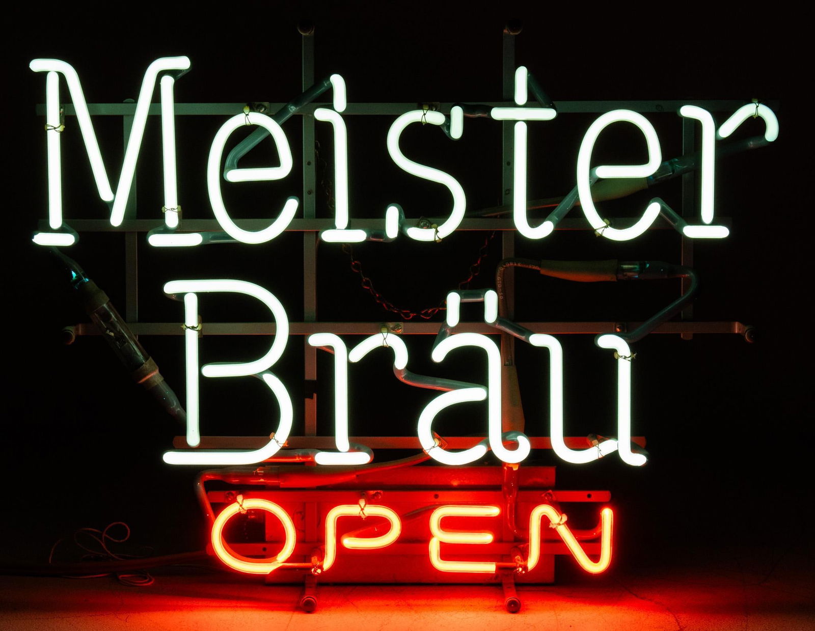 Meister Brau Neon Sign (1 of 10)