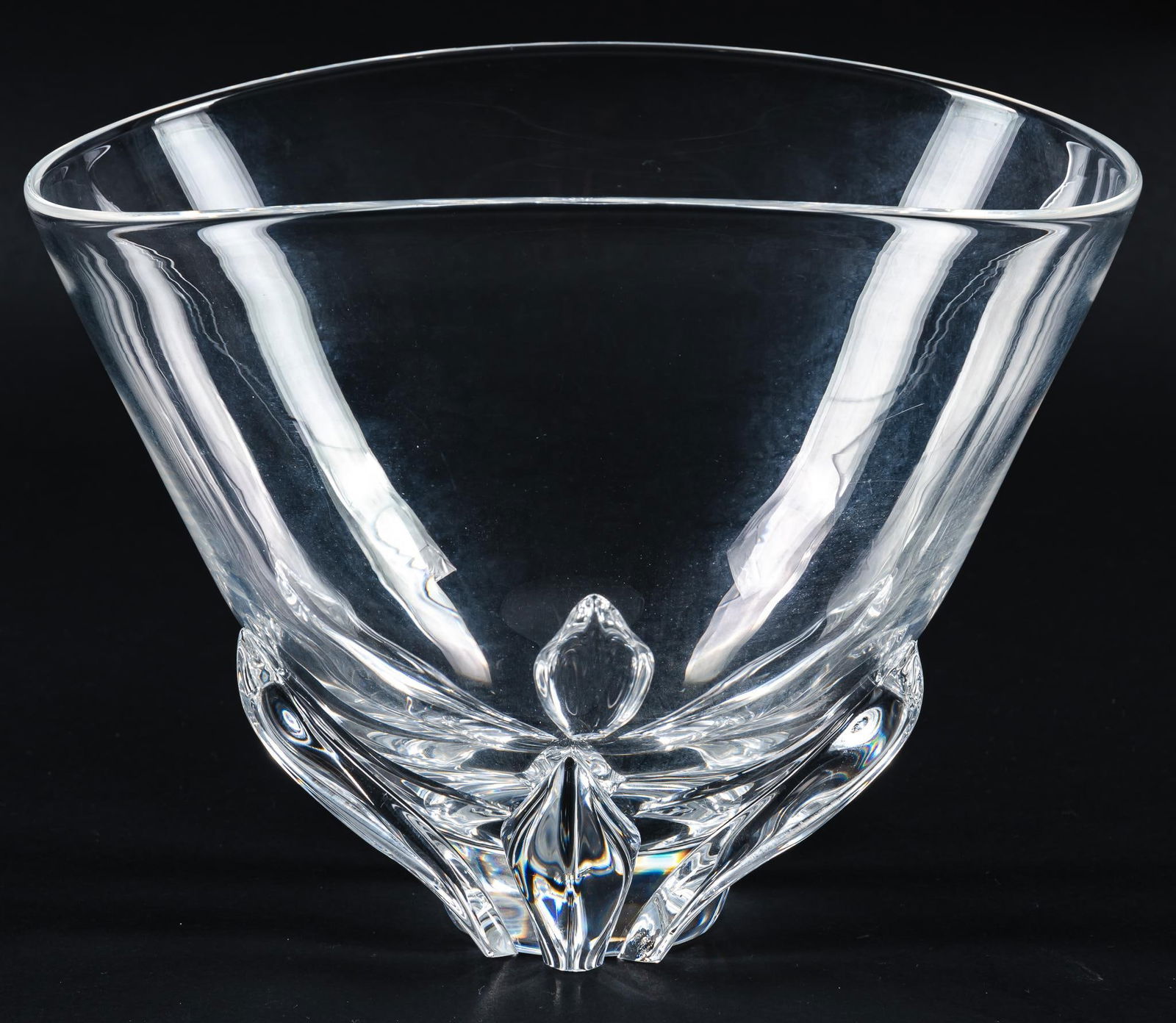 Steuben (USA) 8" Glass vase: Steuben (America) 8" glass vase, marked on base height 7.75 in. x width 10 in. x 8 in. Provenance: Property from the collection of a Cibolo, Texas lady