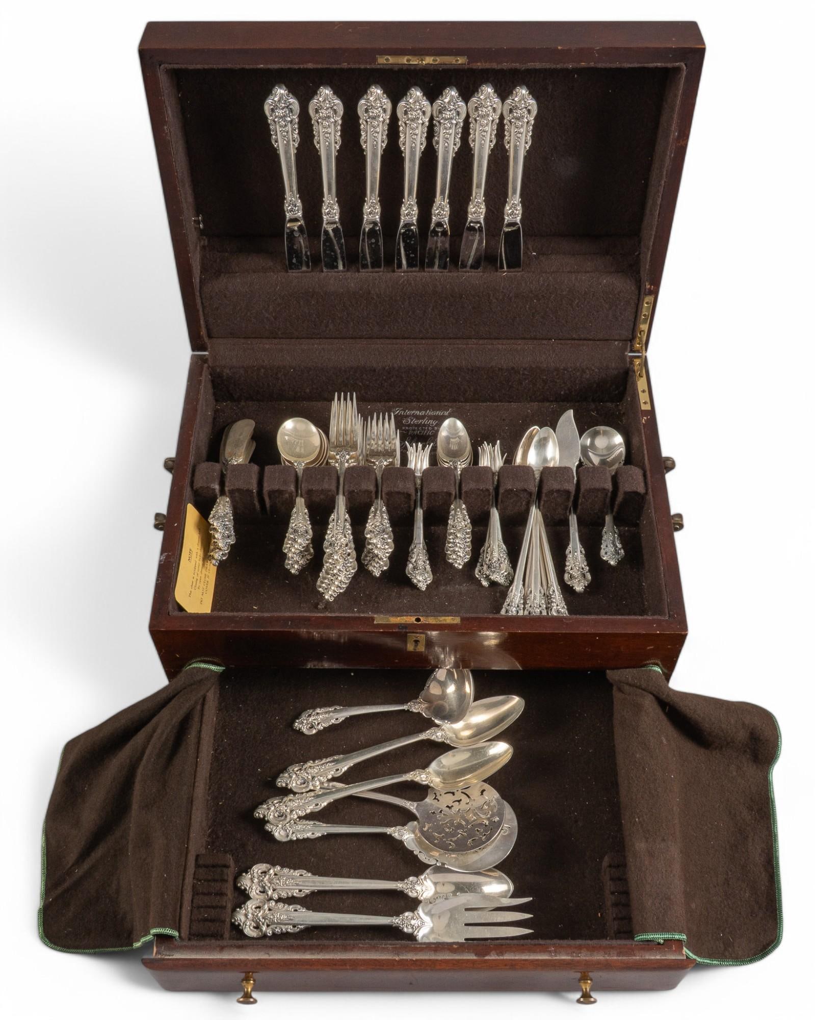 "Grande Baroque" By Wallace Silversmiths Sterling Silver Flatware set: "Grand Baroque" by Wallace silversmiths sterling silver flatware set, set of 74 pc, service for 8, no monogram or removal Includes: 8 dinner knives 9 1/8 in. 8 dinner forks 7 7/8 in. 8 salad
