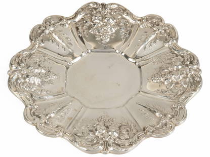 "Francis I" by Reed and Barton Sterling Silver Round Serving Plate: "Francis I" by Reed & Barton sterling silver round serving plate, marked "Francis I Reed & Barton Sterling" Diameter: 11.5 in. Total weight: 17.40 ozt Provenance: Property from the collection of a