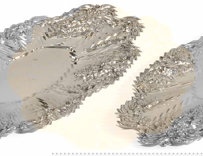 "Francis I" by Reed and Barton Sterling Silver Round Serving Plate: "Francis I" by Reed & Barton sterling silver round serving plate, marked "Francis I Reed & Barton Sterling" Diameter: 11.5 in. Total weight: 17.80 ozt Provenance: Property from the collection of a
