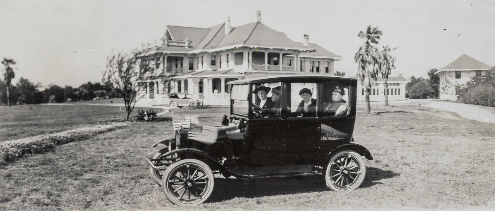 E. O. Goldbeck, Suffragettes Photograph (1 of 4)