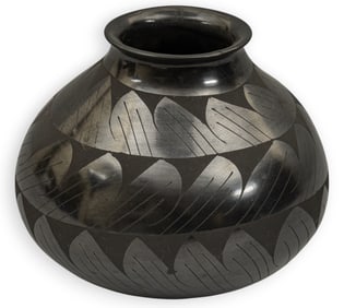 Mata Ortiz Black Pottery Vase