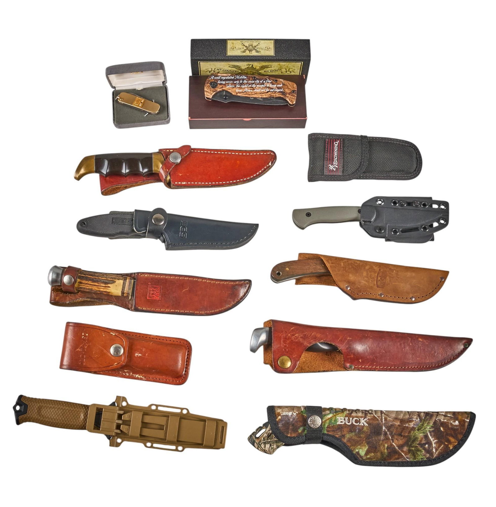 Lot of 12 Knives: Includes: -MKC Blackfoot marked Express UU Bar Ranch with sheath -Buck Ranger Skinner marked "EX UU Bar" / "2019" with leather sheath -Kershaw Model 1035 with leather sheath -CutcoÂ 1