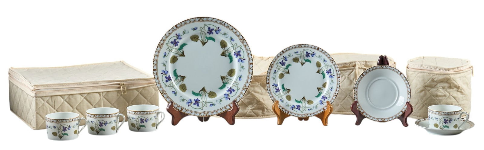 Haviland Limoges "Imperatrice Eugenie" Dinner Service for 8 (1 of 9)