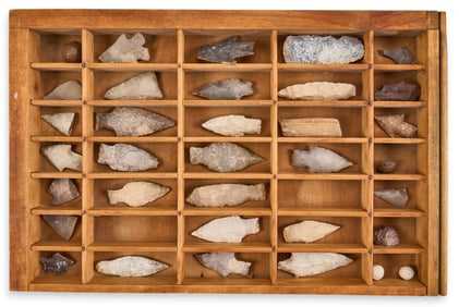 Tray of Assorted Projectile Points